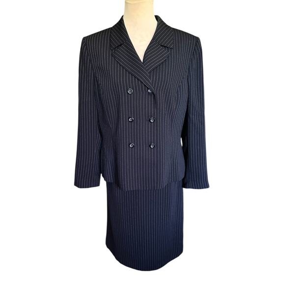 Le Suit Jackets & Blazers - Le Suit Women’s Black Pinstripe Jacket Skirt Suit Set Fully Lined Size 14